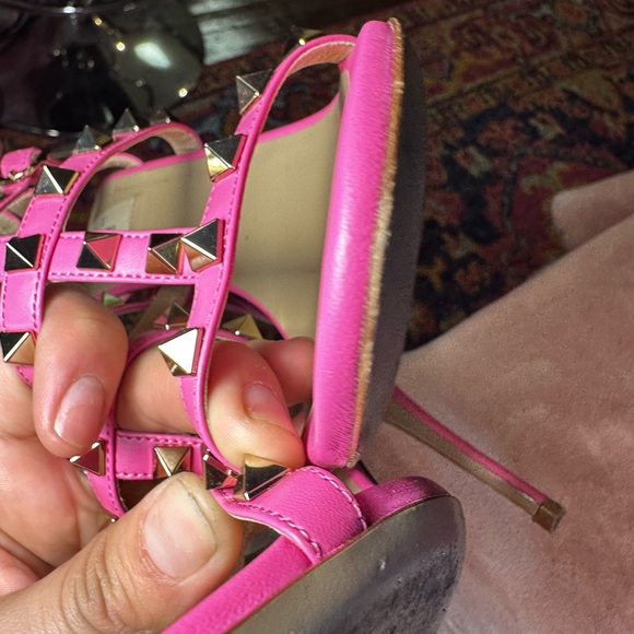 Valentino Garavani Rockstud T-Strap Leather Sandals Pink size 7 EU 37 - Picture 6 of 16